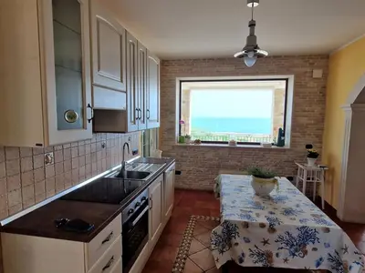Cucina o angolo cottura di Villa Maestrale vacation home with sea view and Etna