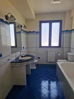 Bagno di Villa Maestrale vacation home with sea view and Etna