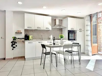 Cucina o angolo cottura di KataSoul Urban Vibes - Catania Centro Storico - Moderno - Balcone - 4 Posti Letto