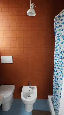Bagno di BEDROOM FOR TWO or 3 with kitchenette