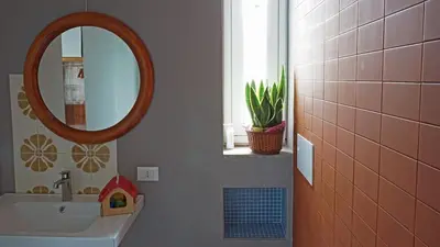 Bagno di BEDROOM FOR TWO or 3 with kitchenette