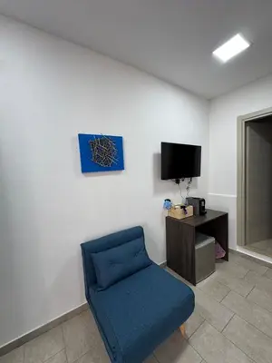 TV o dispositivi per l'intrattenimento presso BLUE HOUSE Catania - Cozy B&B Near the Sea and Historic Center - Sicily