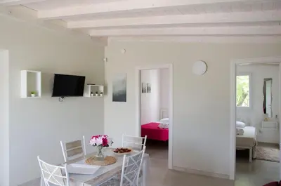 TV o dispositivi per l'intrattenimento presso Villa Andrè with private pool in Val di Noto