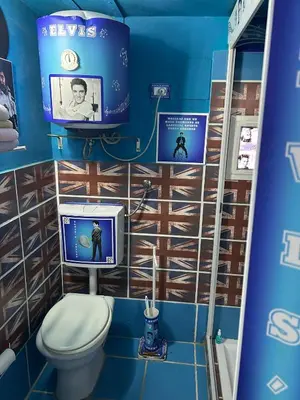 Bagno di ELVIS Attic Airport & City