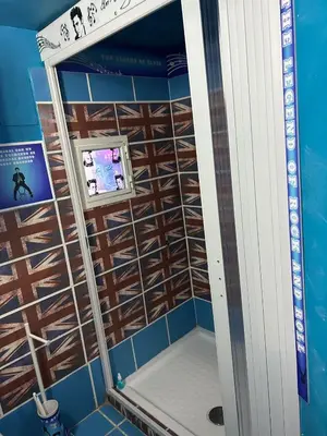Bagno di ELVIS Attic Airport & City