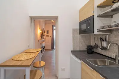 Cucina o angolo cottura di Home Eleinad appartamento elegante a pochi passi da Ortigia
