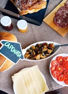 Cibo presso la stanza in casa privata o nelle vicinanze