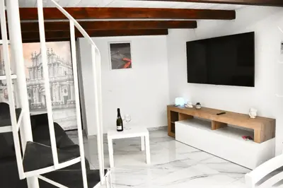 TV o dispositivi per l'intrattenimento presso Duomo Central Apartment