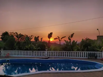Alba o tramonto visti dall'interno del bed & breakfast o dai dintorni