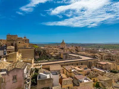 Vista generica su Noto o vista sulla città dall'interno dell'appartamento