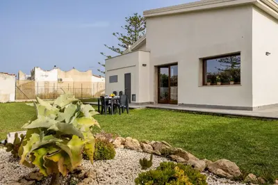 Giardino di Villa Solea - Family Friendly Beach Villa Near the Sea