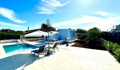Piscina di Libero House A Private Pool Oasis o nelle vicinanze