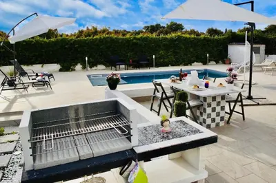 Piscina di Libero House A Private Pool Oasis o nelle vicinanze