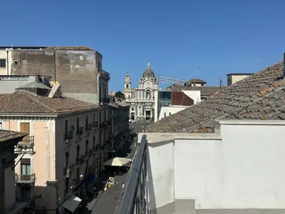 Vista generica su Catania o vista sulla città dall'interno dell'appartamento