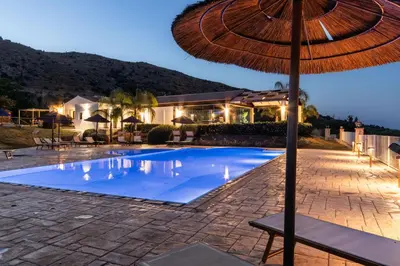 Piscina di Agriturismo Alle Riserve Cavagrande o nelle vicinanze