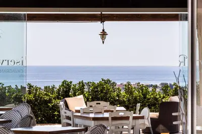 Vista generica sul mare o vista sul mare dall'interno dell'agriturismo