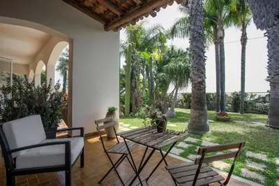 Giardino di Temenos Villa by Ortigiaapartments
