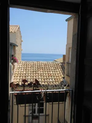 Vista generica sul mare o vista sul mare dall'interno dell'appartamento