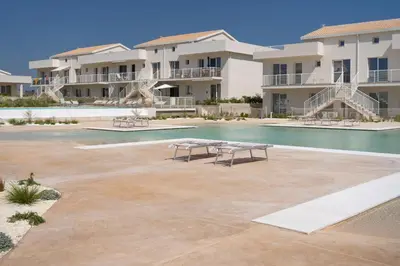 Piscina di GuestHost - Borgo 84 Marzamemi - Isola Bella Apt o nelle vicinanze