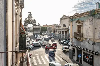 Vista generica su Catania o vista sulla città dall'interno dell'appartamento