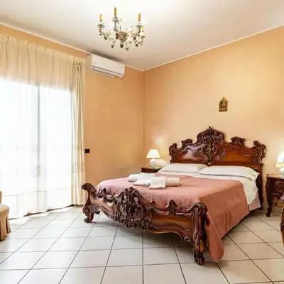 GuestHost - Center Apartment Catania
