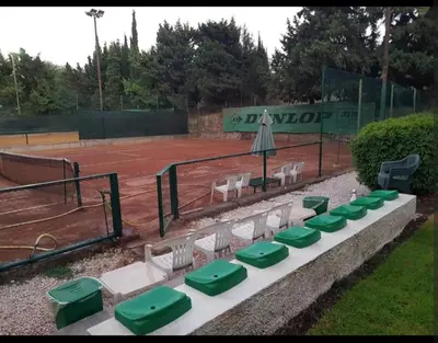 Attività di tennis o squash presso l'appartamento o nelle vicinanze