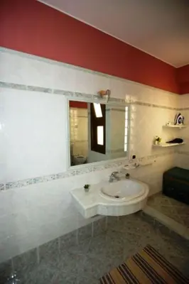 Bagno di Yellow House