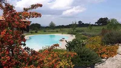 Piscina di Tenuta Soria Location immersa nel verde con piscina privata o nelle vicinanze