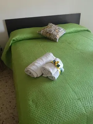 Letto o letti in una camera di casa vacanza luminosa fava