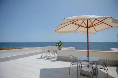 Vista generica sul mare o vista sul mare dall'interno della villa