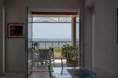 Paesaggio naturale nelle vicinanze della villa