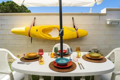Piscina di Villetta Fronte Mare con Giardino Privato o nelle vicinanze