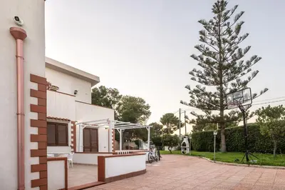 Giardino di Villa Izabela con vista sul mare