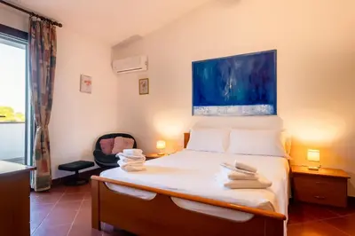 Letto o letti in una camera di Villa Izabela con vista sul mare