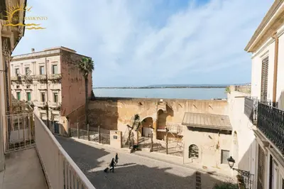 Vista generica sul mare o vista sul mare dall'interno dell'appartamento
