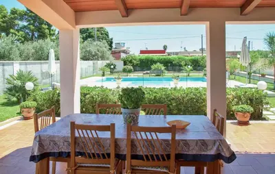 Piscina di Beautiful Home In Brucoli o nelle vicinanze