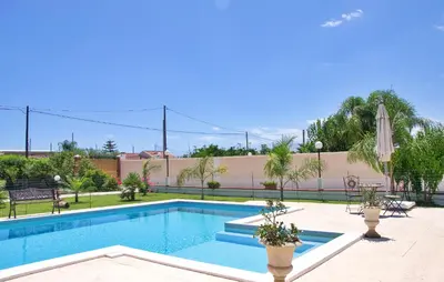 Piscina di Beautiful Home In Brucoli o nelle vicinanze