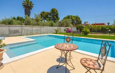 Piscina di Beautiful Home In Brucoli o nelle vicinanze