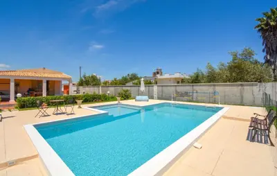 Piscina di Beautiful Home In Brucoli o nelle vicinanze