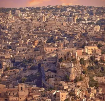 Vista generica su Modica o vista sulla città dall'interno del bed & breakfast