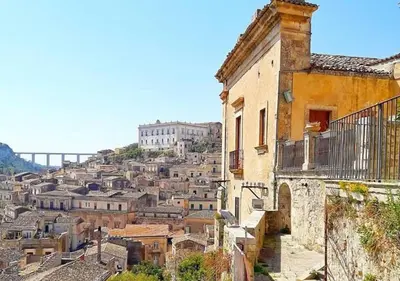 Vista generica su Modica o vista sulla città dall'interno del bed & breakfast