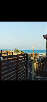 Vista generica sul mare o vista sul mare dall'interno dell'appartamento