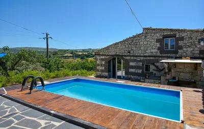 Piscina di Stunning Home In Monterosso Almo o nelle vicinanze