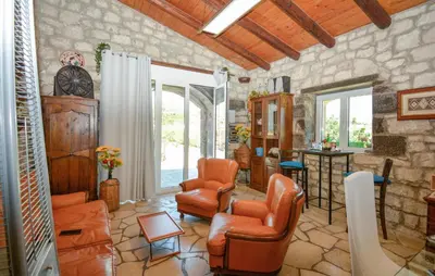 Area soggiorno di Stunning Home In Monterosso Almo