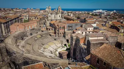 Vista generica su Catania o vista sulla città dall'interno dell'appartamento