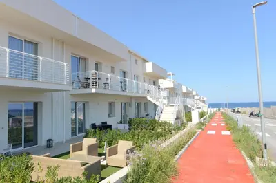 Vista generica sul mare o vista sul mare dall'interno dell'appartamento