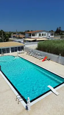 Piscina di Villa acqua e sale o nelle vicinanze