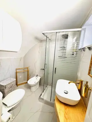 Bagno di Ariel House