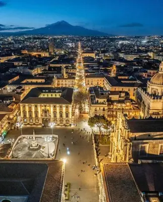 Vista generica su Catania o vista sulla città dall'interno dell'appartamento