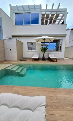 Piscina di Torre Del Mediterraneo o nelle vicinanze